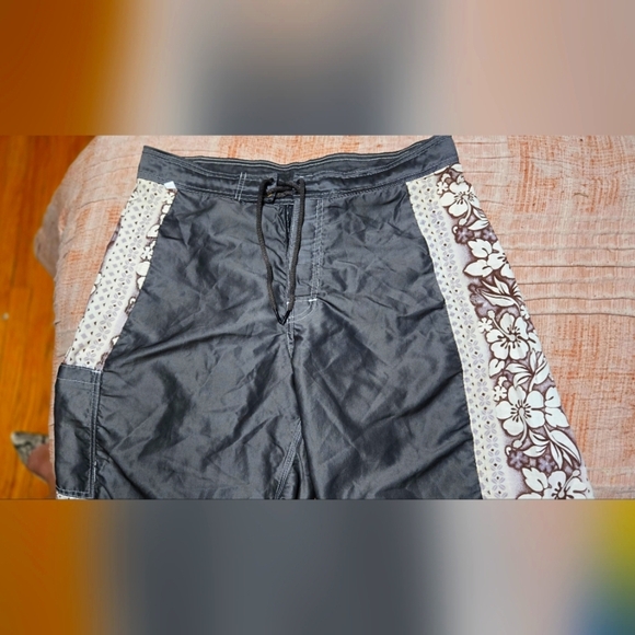 Men's Grey and Brown And Cream Floral Board Shorts. Size 34 - Picture 1 of 4